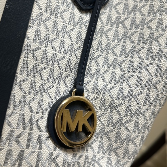 Michael Kors Navy and White Tote Bag Jet Set Tote 👜 - Picture 3 of 9